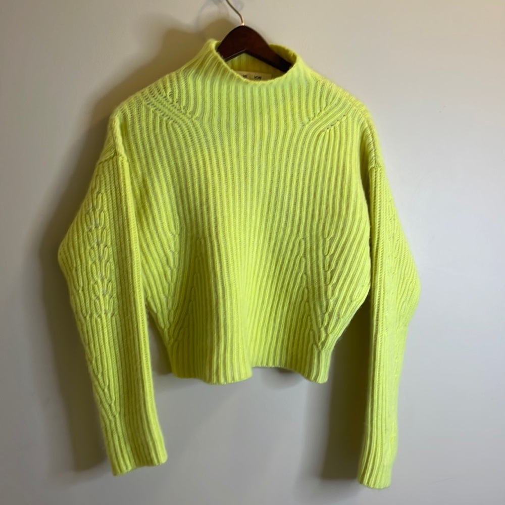 Cashmere neon yellow Diane Von Furstenberg sweater < size Small> Used